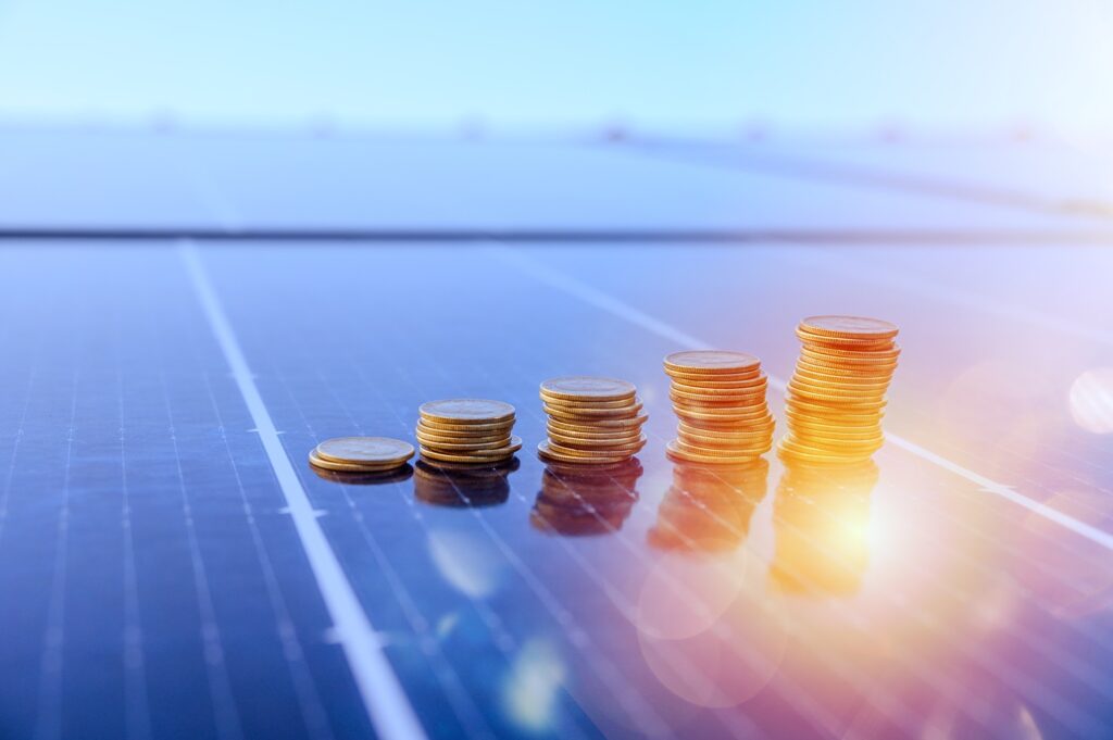 The Financial Advantages of Solar Panels: Incentives and Cost-Benefit Analysis